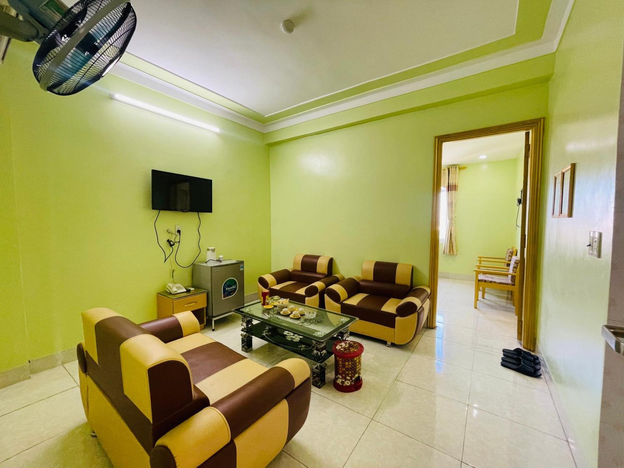 Отель Khach San Ngoc Ly 8 Thanh Hoa Экстерьер фото