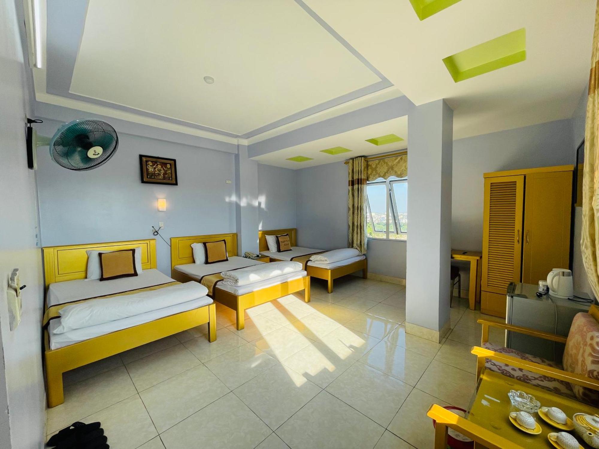 Отель Khach San Ngoc Ly 8 Thanh Hoa Экстерьер фото